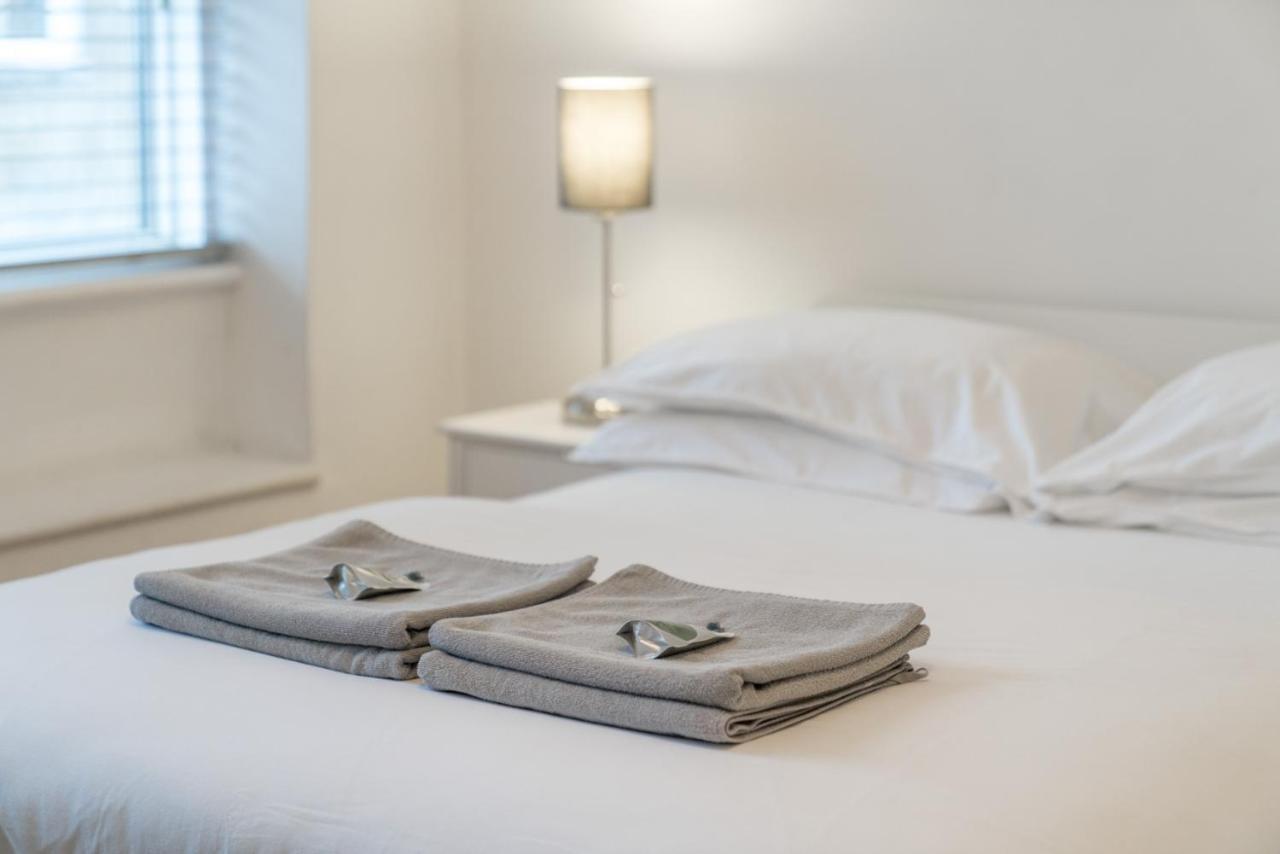 Soho & Covent Garden Apartment, Sleeps 3 London Luaran gambar